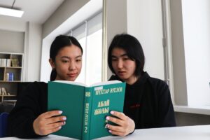 NUR SULTAN (AA) – MEİRAMGÜL KUSSAİNOVA – Kazakistan'da ünlü şair