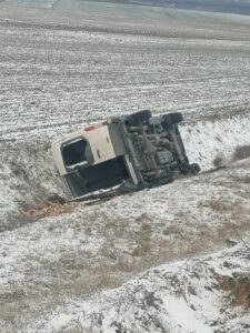 KIRIKKALE (AA) – Kırıkkale'nin Çelebi ilçesinde servis minibüsünün devrilmesi sonucu