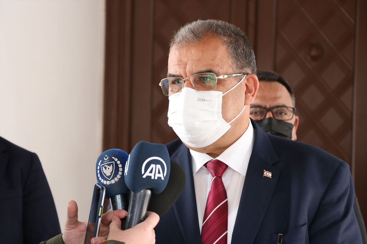 KKTC Başbakanı Sucuoğlu, mevcut hükümetin istifasını Cumhurbaşkanı Tatar'a sundu