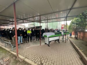 KOCAELİ (AA) – Kocaeli'nin İzmit ilçesinde dün otomobilin duvara çarpması