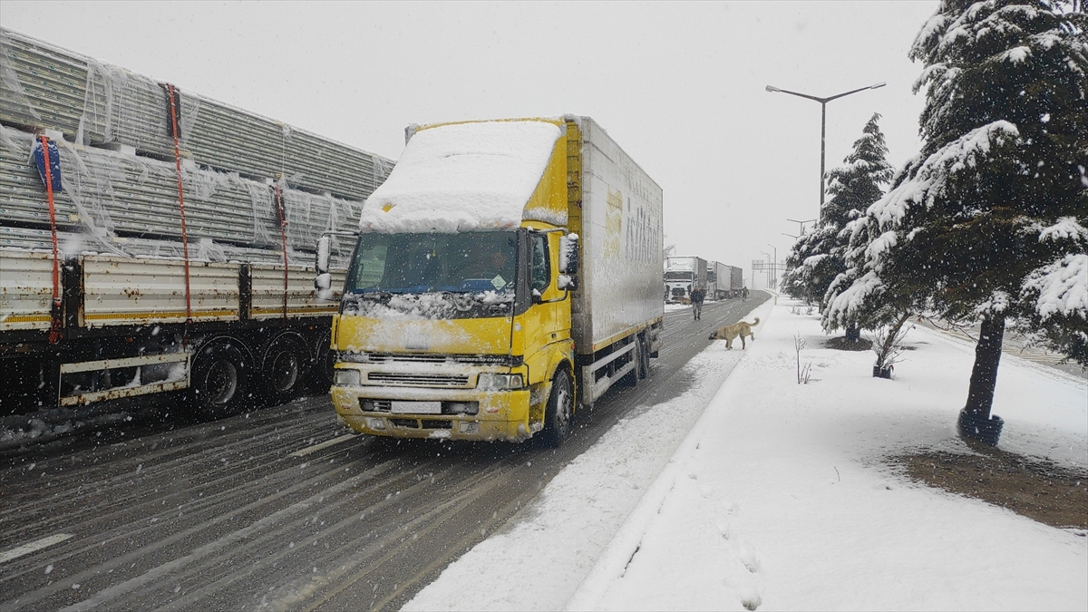 GÜNCELLEME – Konya-Antalya kara yolu çekici türü araçların geçişine açıldı