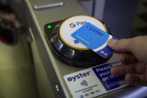 LONDRA (AA) – İngiltere'nin başkenti Londra'da otobüs ve metro hizmetlerine