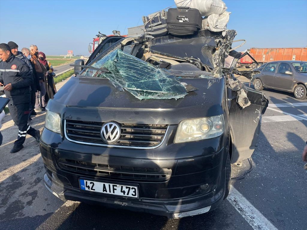 Mardin'de hafif ticari araç tıra çarptı, 1 kişi öldü, 8 kişi yaralandı