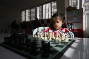 MARDİN (AA) – HALİL İBRAHİM SİNCAR/ŞAHİN SEÇEN – Mardin'de satrançta