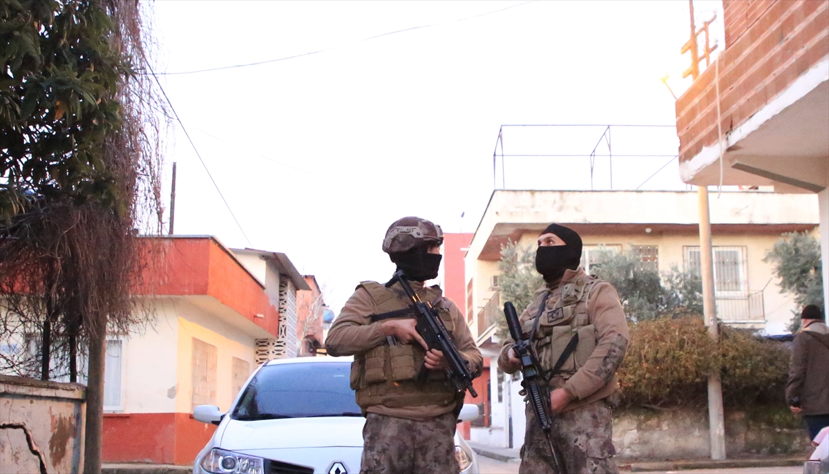 Mersin'de PKK/KCK soruşturmasında 52  şüpheli hakkında gözaltı kararı verildi