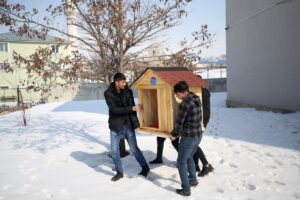 MUŞ (AA) – Muş'un Varto ilçesinde meslek lisesi öğrencileri, gönüllü