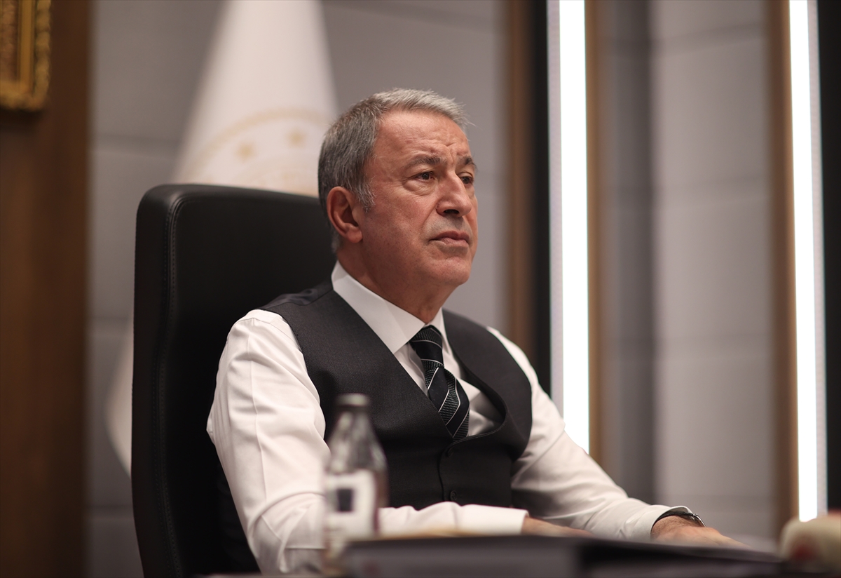 Milli Savunma Bakanı Akar, birlik komutanlarıyla toplantı yaptı