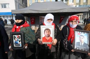 MUŞ (AA) – Muş'ta, çocuklarının terör örgütü PKK tarafından dağa