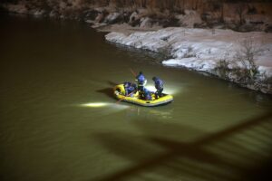 MUŞ (AA) – Muş'ta Karasu Nehri'ne düşen lise öğrencisi için