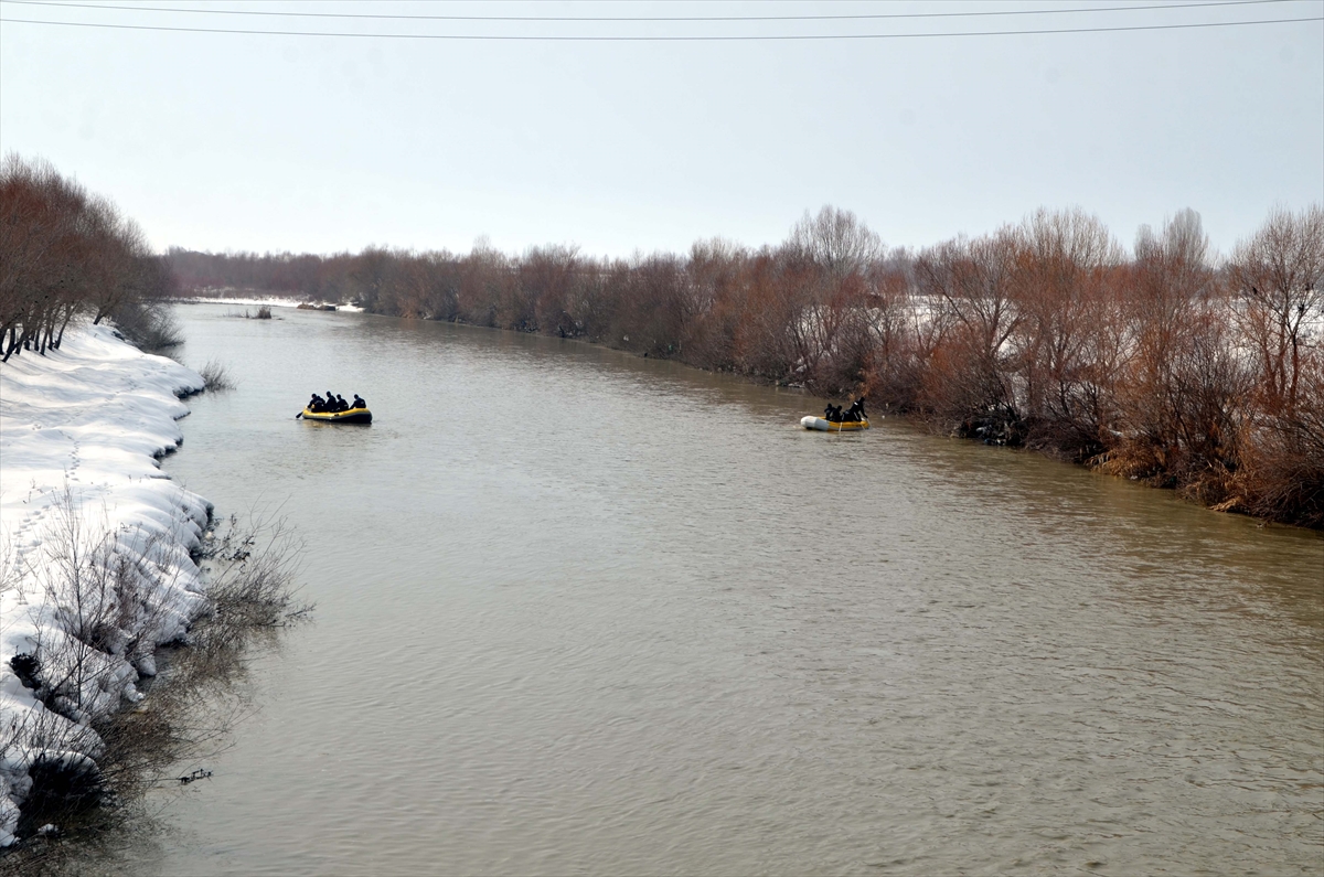 Muş'ta Karasu Nehri'ne düşen lise öğrencisini arama çalışması sürüyor