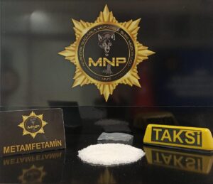 MUŞ (AA) – Muş'ta ticari taksinin tepe lambasına gizlenmiş 494,45