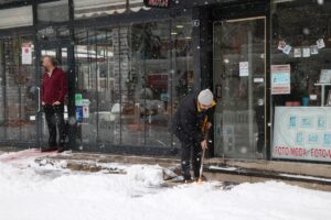 - Kent merkezinde kar kalınlığı 30 santimetreye ulaştı