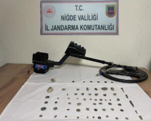 NİĞDE (AA) – Niğde'de düzenlenen tarihi eser operasyonunda 3 şüpheli