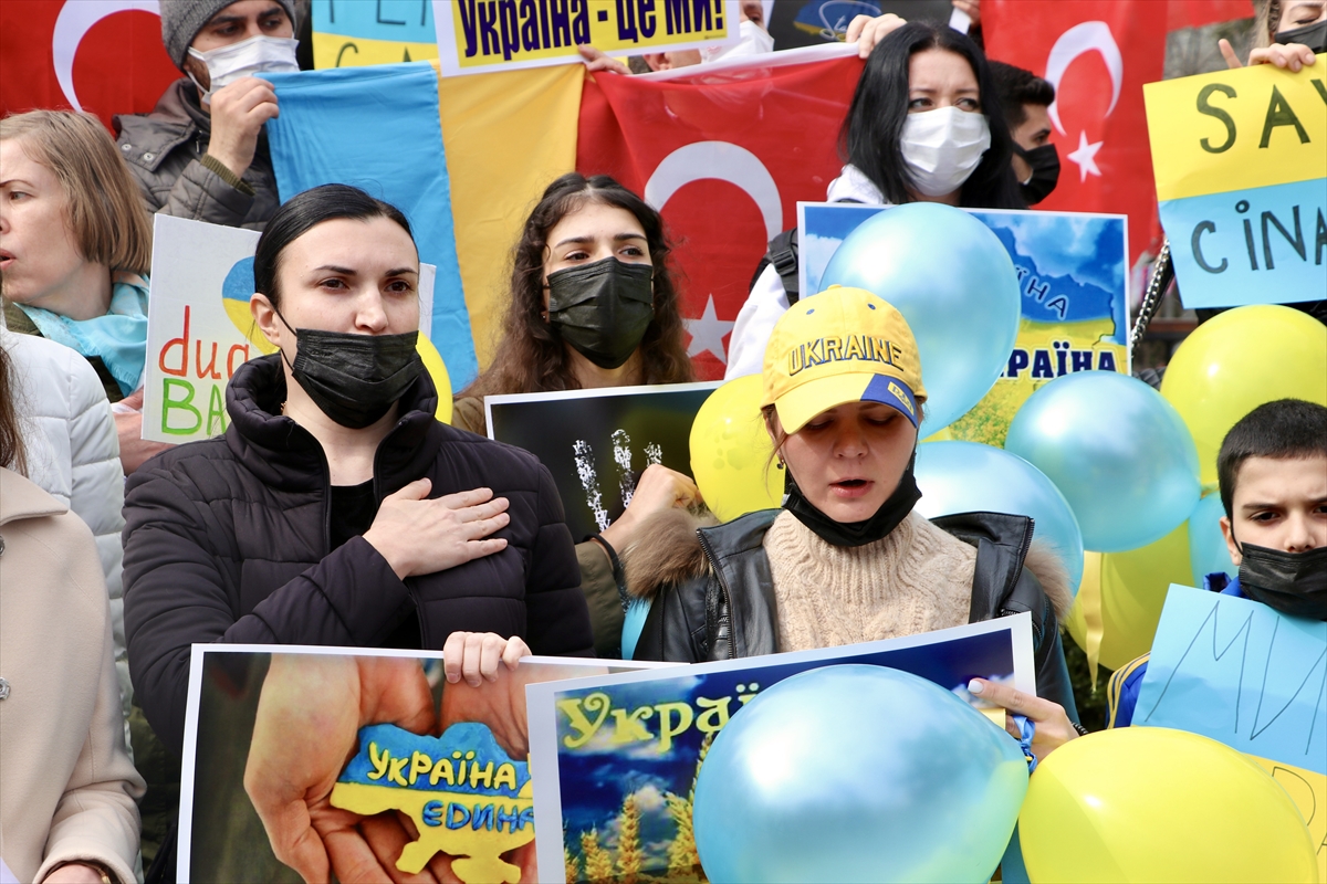 Rusya'nın Ukrayna'ya saldırısı Trabzon'da protesto edildi