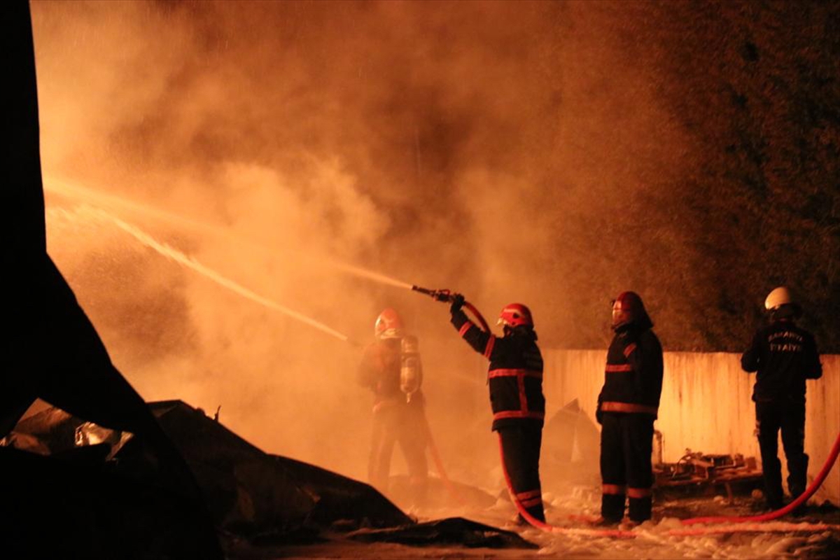 SAKARYA (AA) – Sakarya'nın Söğütlü ilçesinde ambalaj ve plastik fabrikasında
