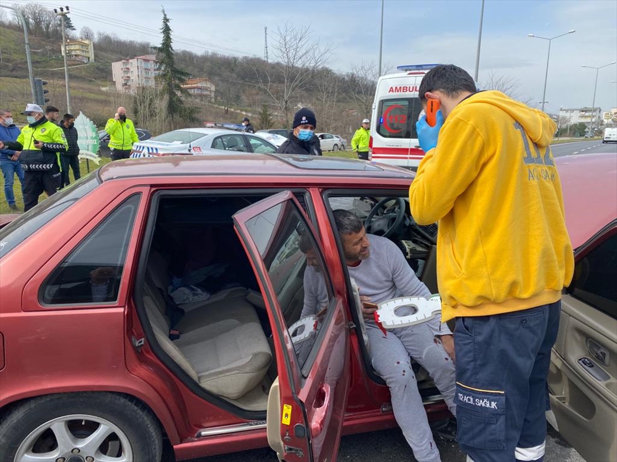 Samsun'daki trafik kazasında biri polis iki kişi yaralandı