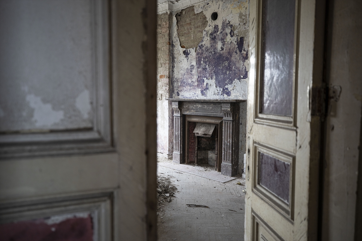 Saray terzisi Botter'in apartmanı restore ediliyor
