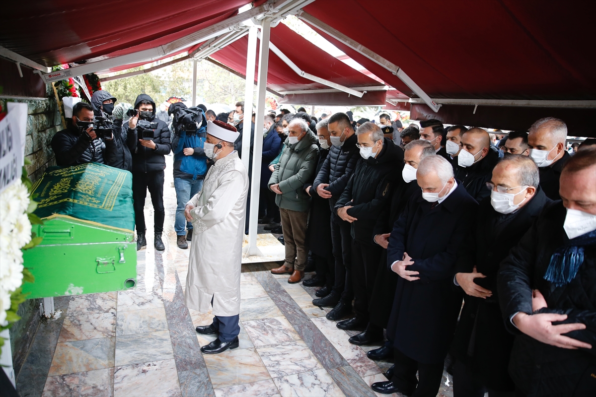 Savunma Sanayii Başkanı Demir'in ağabeyinin cenazesi toprağa verildi