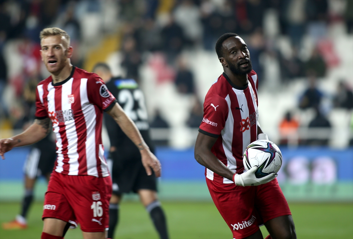 - Demir Grup Sivasspor: 1 - Beşiktaş: 2 (İlk yarı)