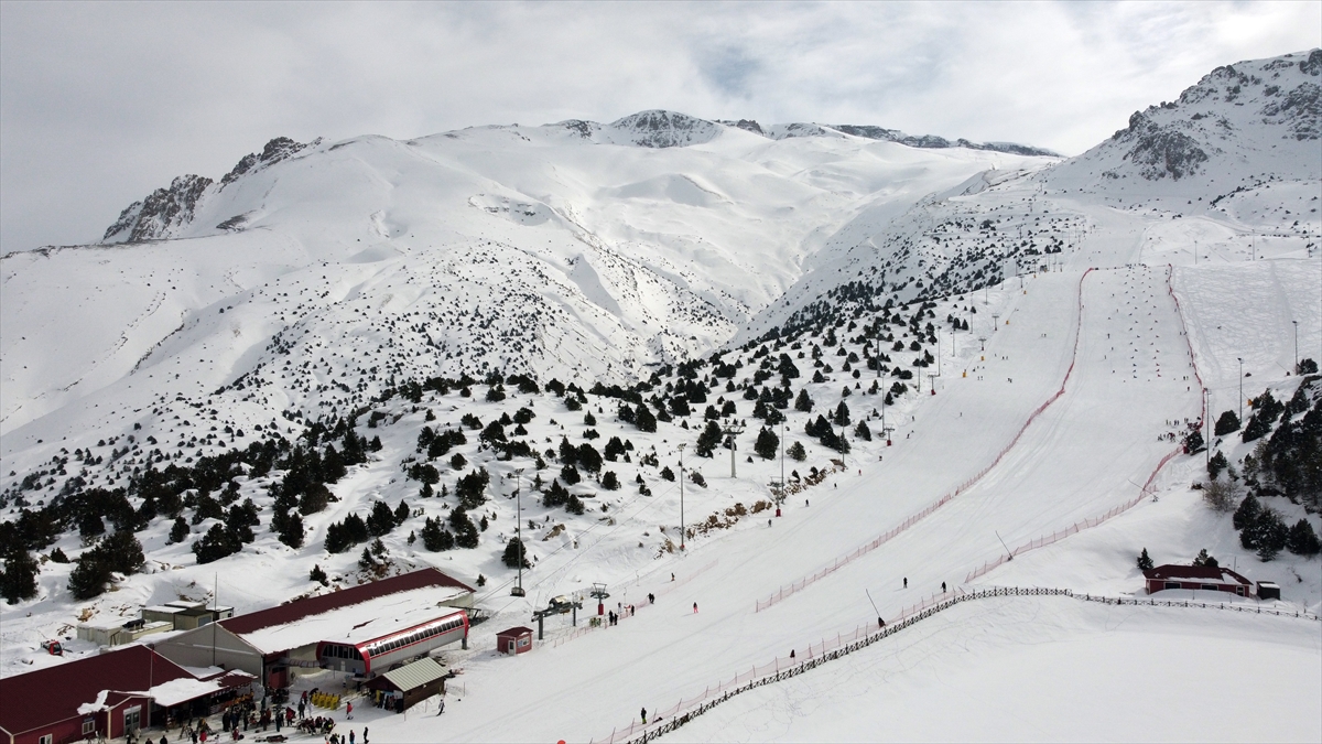 Snowboard Alpine 2. Etap Yarışmaları, Erzincan'da devam ediyor