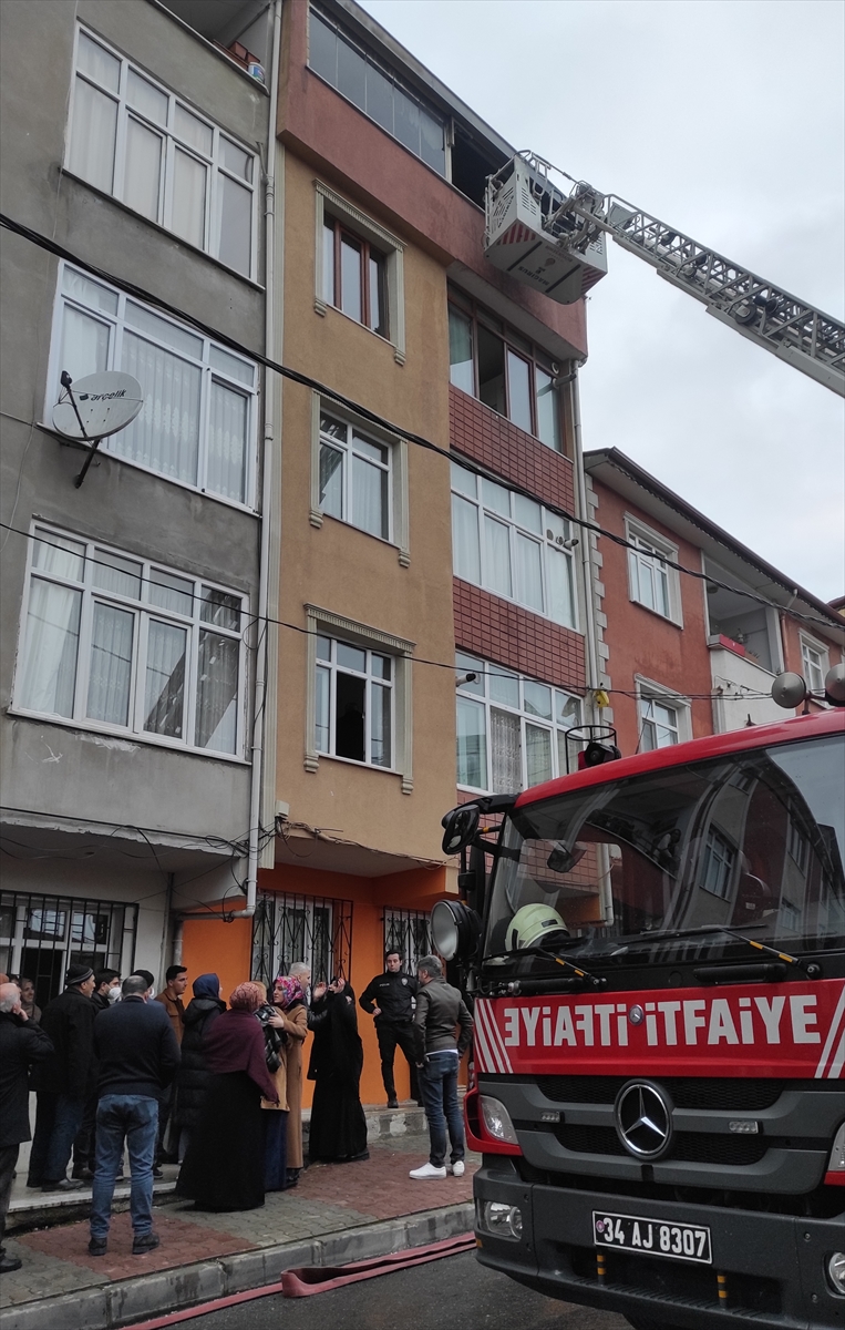 Sultanbeyli'deki çatı yangınında bir çocuk hayatını kaybetti