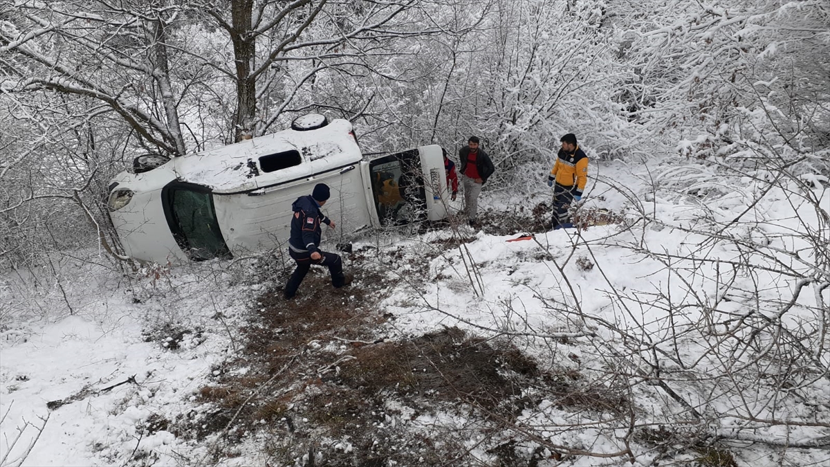 Tokat'ta uçuruma devrilen pikaptaki 5 kişi yaralandı