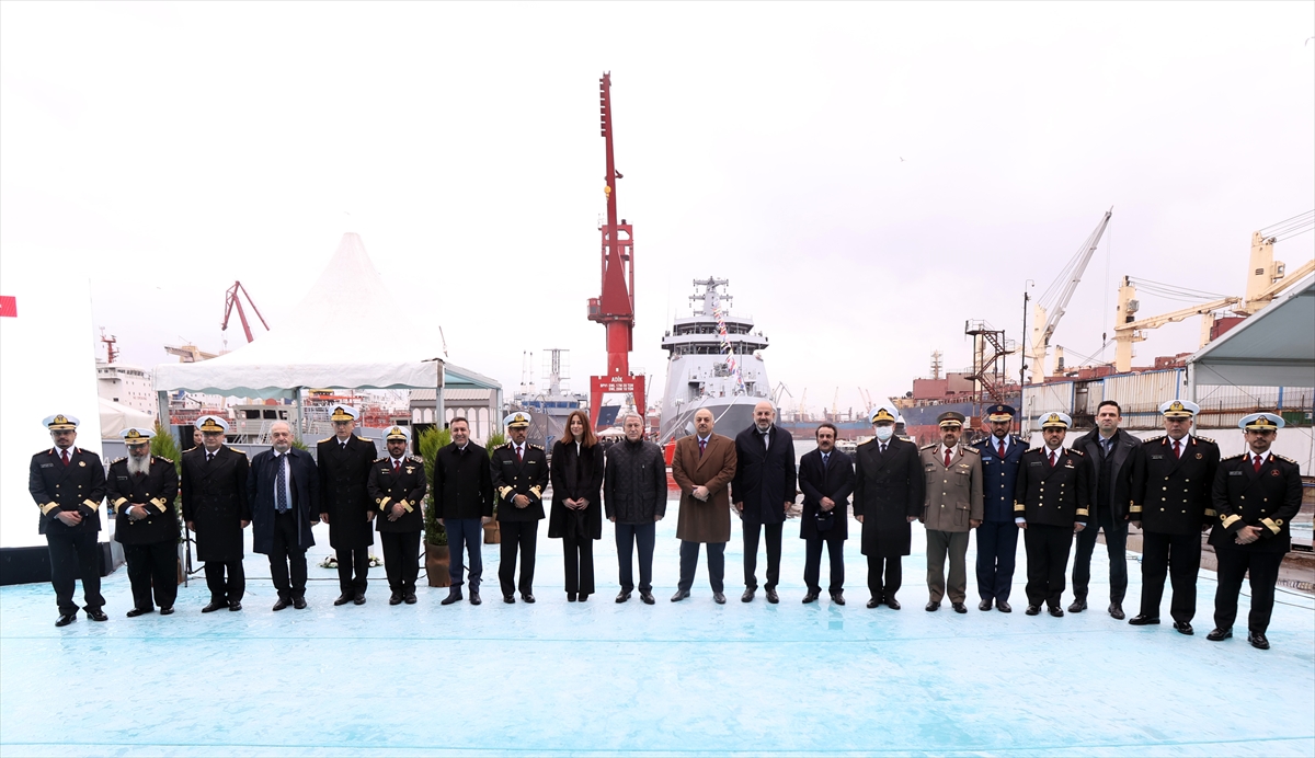 Türkiye’de inşa edilen eğitim gemisi, Akar ve Katarlı mevkidaşının katılımıyla Katar Donanmasına teslim edildi
