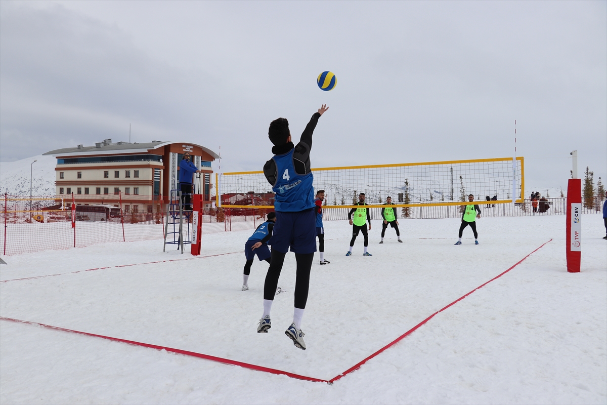 Üniversiteler Arası Kar Voleybolu Turnuvası, Sivas'ta tamamlandı