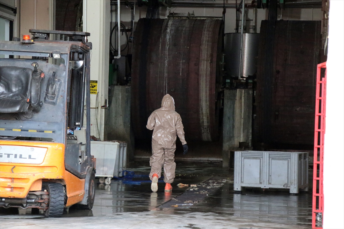 Uşak'ta fabrikada sızan gazdan etkilenen işçi hastaneye kaldırıldı