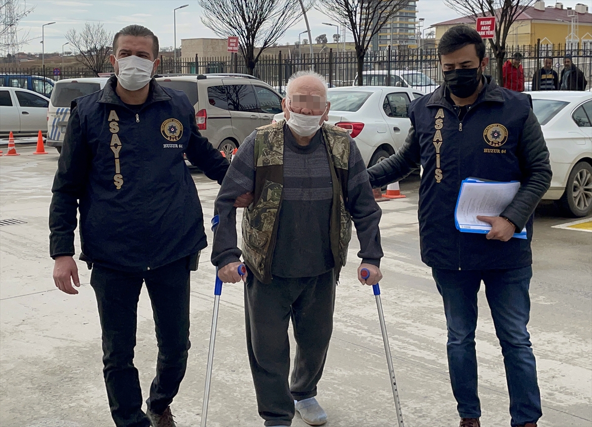 UŞAK (AA) – Uşak'ta komşusunu tabancayla ateş ederek öldüren zanlı