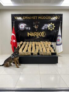 VAN (AA) – Van'ın İpekyolu ilçesinde otomobilde 114 kilo 900