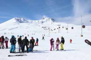KAYSERİ (AA) – Yarıyıl tatilinin son gününü Erciyes'te geçirmek isteyen