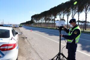 - Lazer tabanlı çalışan sistem, 4 şeritli bir yolda aynı