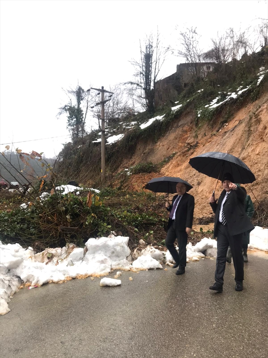Zonguldak'ta heyelan nedeniyle Kardeşler köy yolu ulaşıma kapandı
