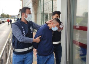 ADANA (AA) – Adana'nın merkez Çukurova ilçesinde bir kişiyi otomobilinde