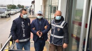 ADANA (AA) – Adana'nın merkez Yüreğir ilçesinde bıçak ve kürek