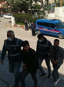 ADANA (AA) – Adana'nın Kozan ilçesinde, rögar kapağı ile yağmur