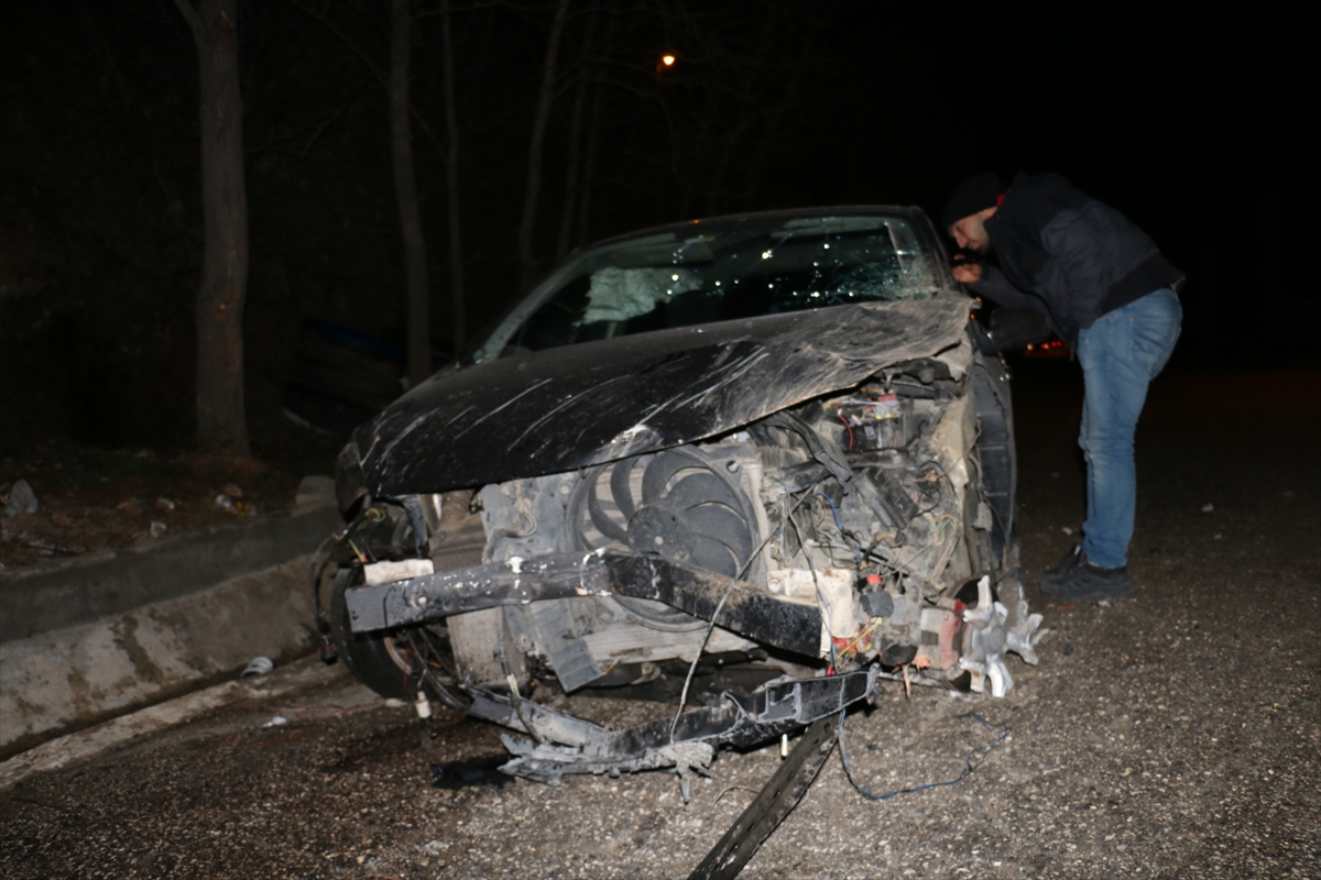 Adıyaman'da otomobilin şarampole devrilmesi sonucu 4 kişi yaralandı