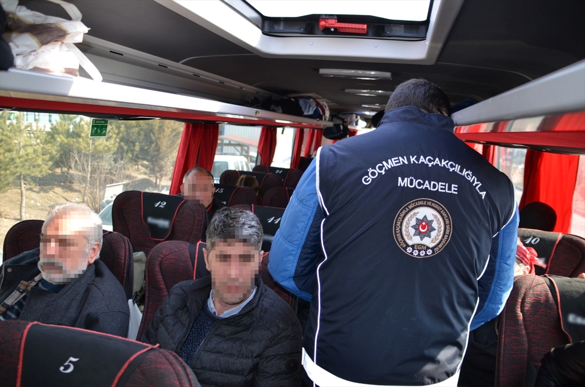 Afyonkarahisar'da 6 düzensiz göçmen yakalandı