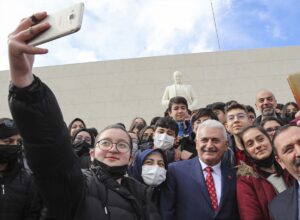 ANKARA (AA) – AK Parti Genel Başkanvekili Binali Yıldırım, "Bazıları