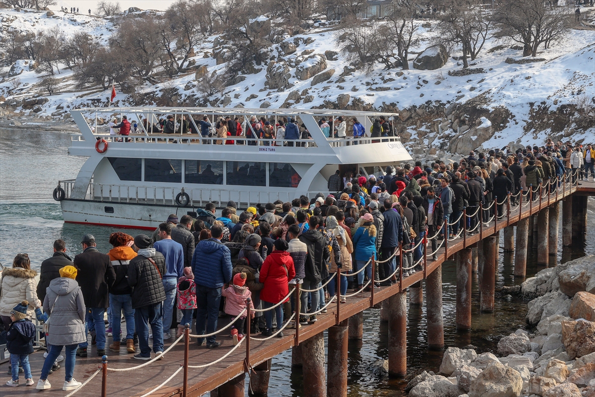 Akdamar Adası'nı ilk 3 ayda 15 bin turist ziyaret etti