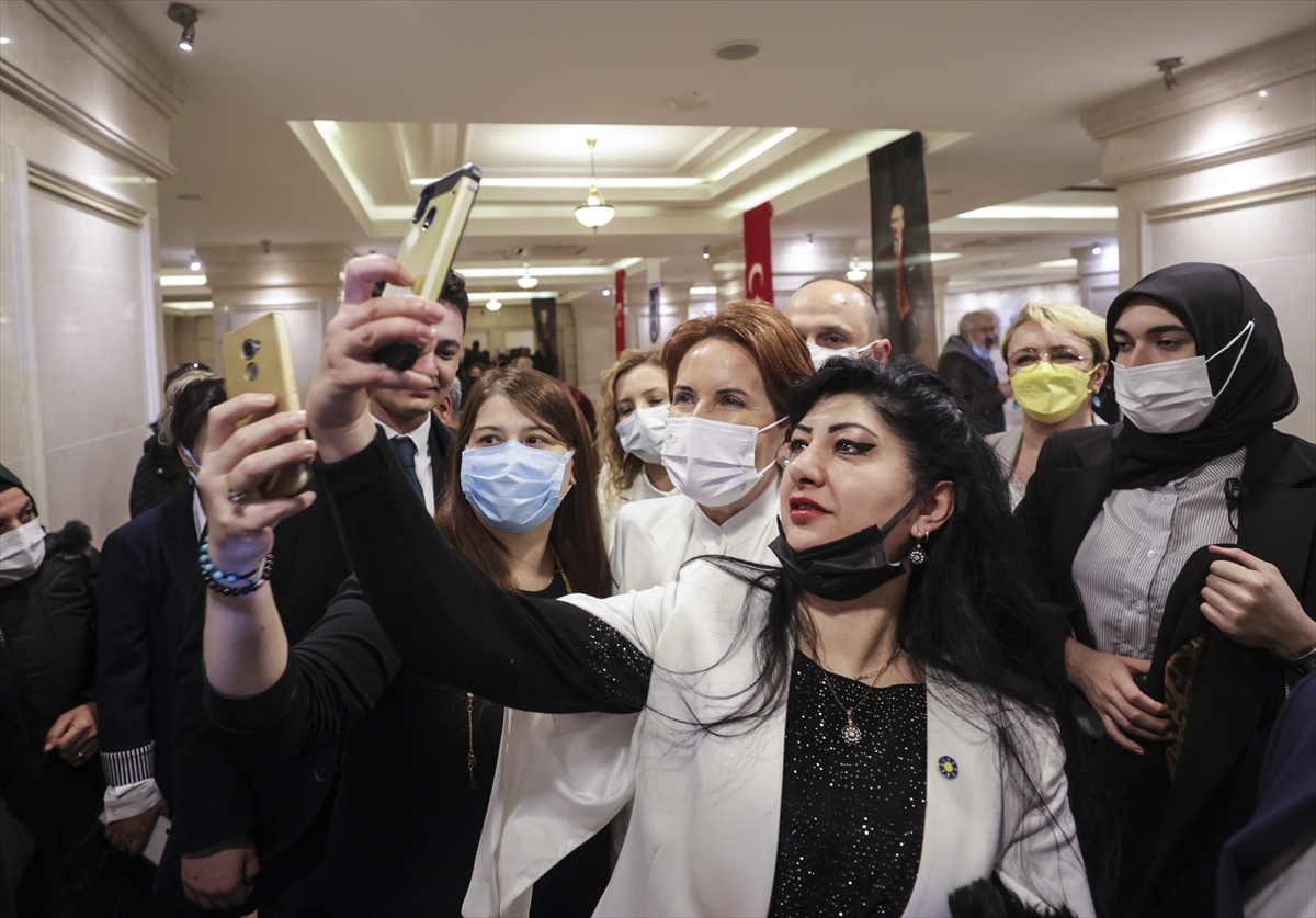 Akşener, sığınmaevindeki kadınların yaptığı ürünlerin satılacağı mağazanın açılışına katıldı