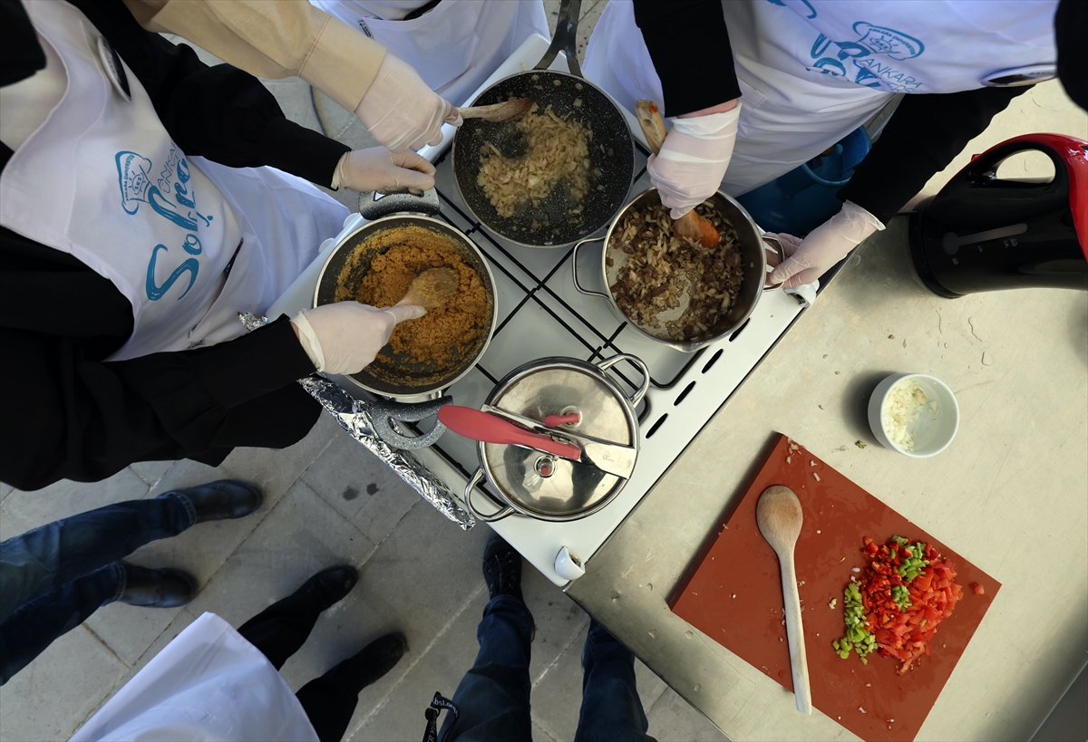 Ankara Üniversitesi öğrencileri “Sofranın Şefleri” yarışmasında yöresel yemekler pişirdi