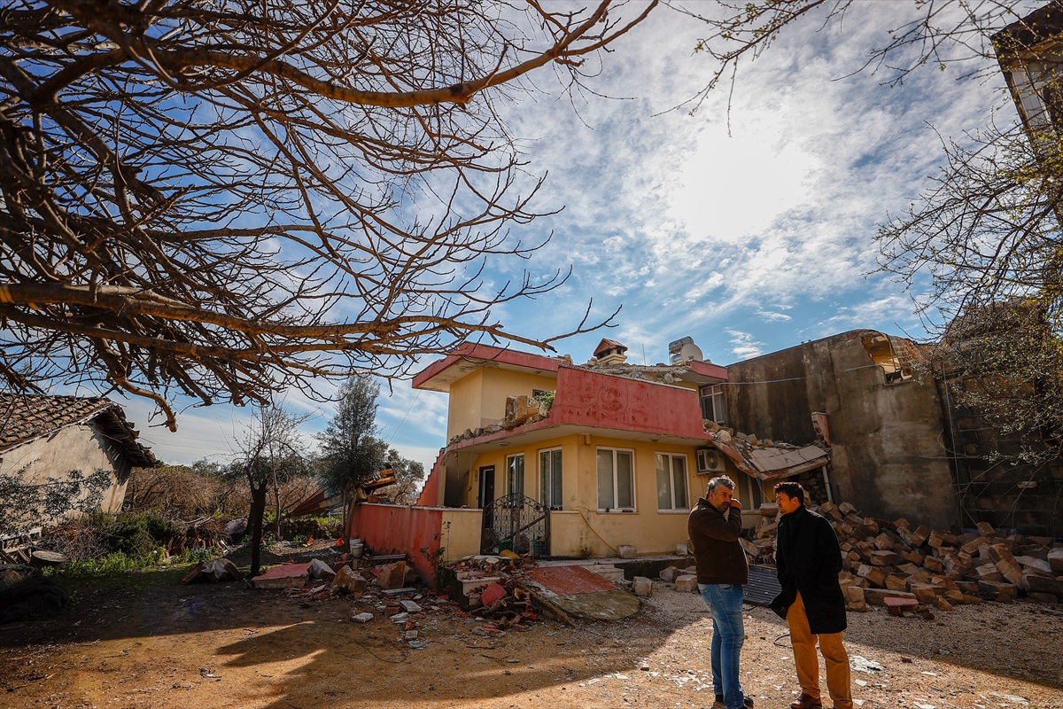 GÜNCELLEME – Antalya'da hortum, fırtına ve sağanak hasara yol açtı