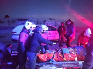 ANTALYA (AA) – Antalya'da Saklıkent Kayak Merkezi'nde tesis kapalıyken kayak