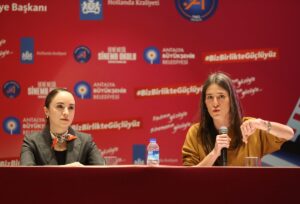 ANTALYA (AA) – Antalya'da, sinema alanında kariyer hedefleyen kız öğrencilerin