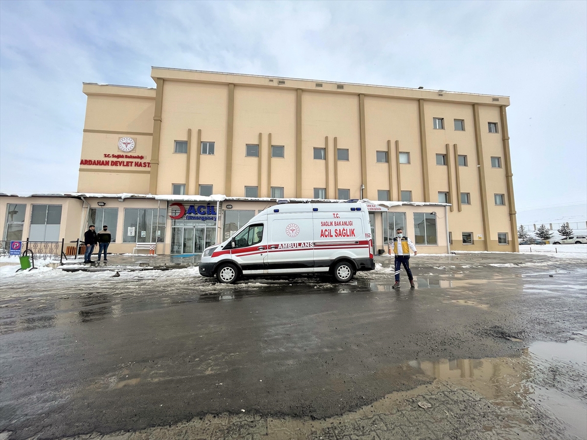 Ardahan'da ishal ve kusma şikayetiyle 42 öğrenci hastaneye kaldırıldı