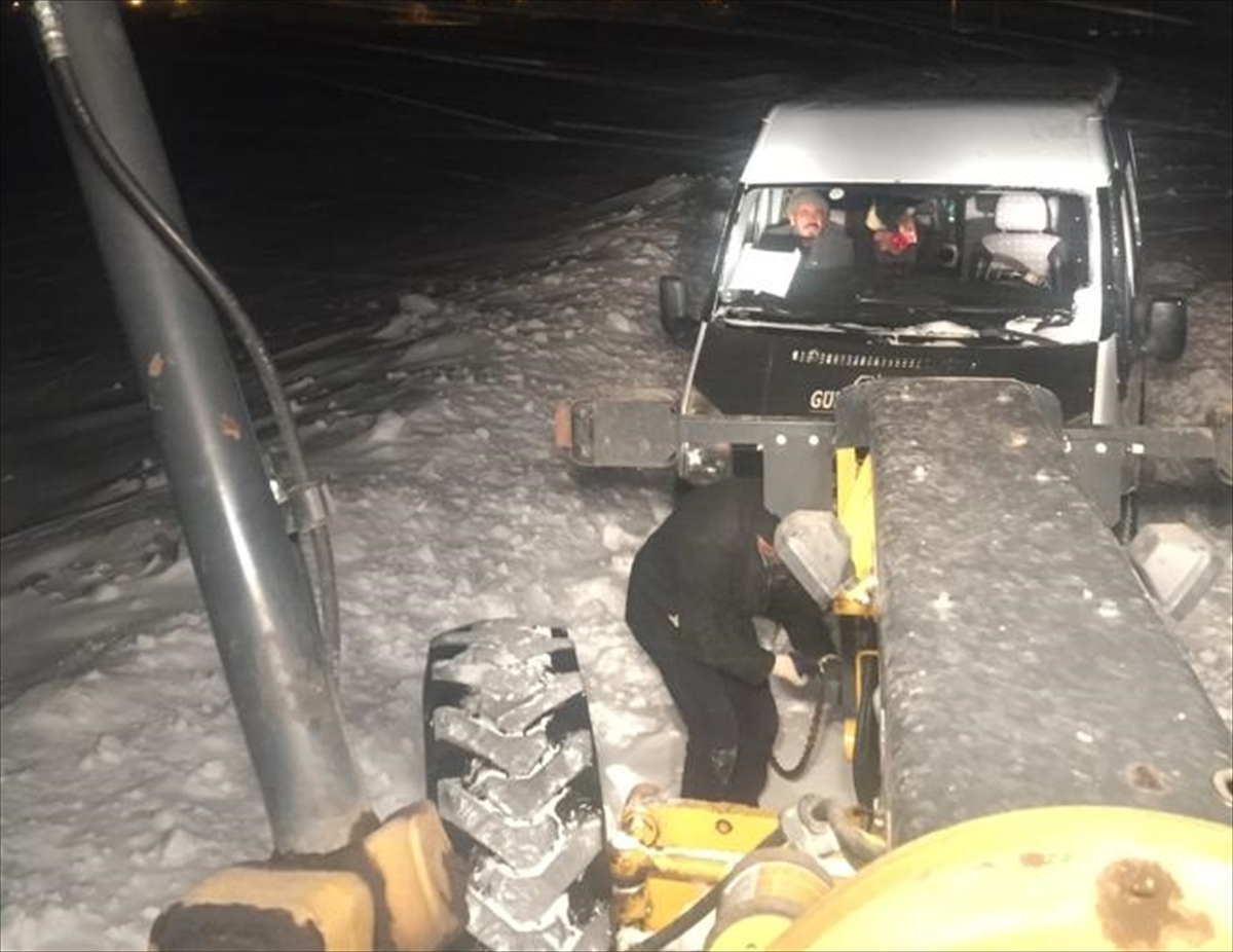 Ardahan'da kar nedeniyle kapanan 19 köy yolu ulaşıma açıldı