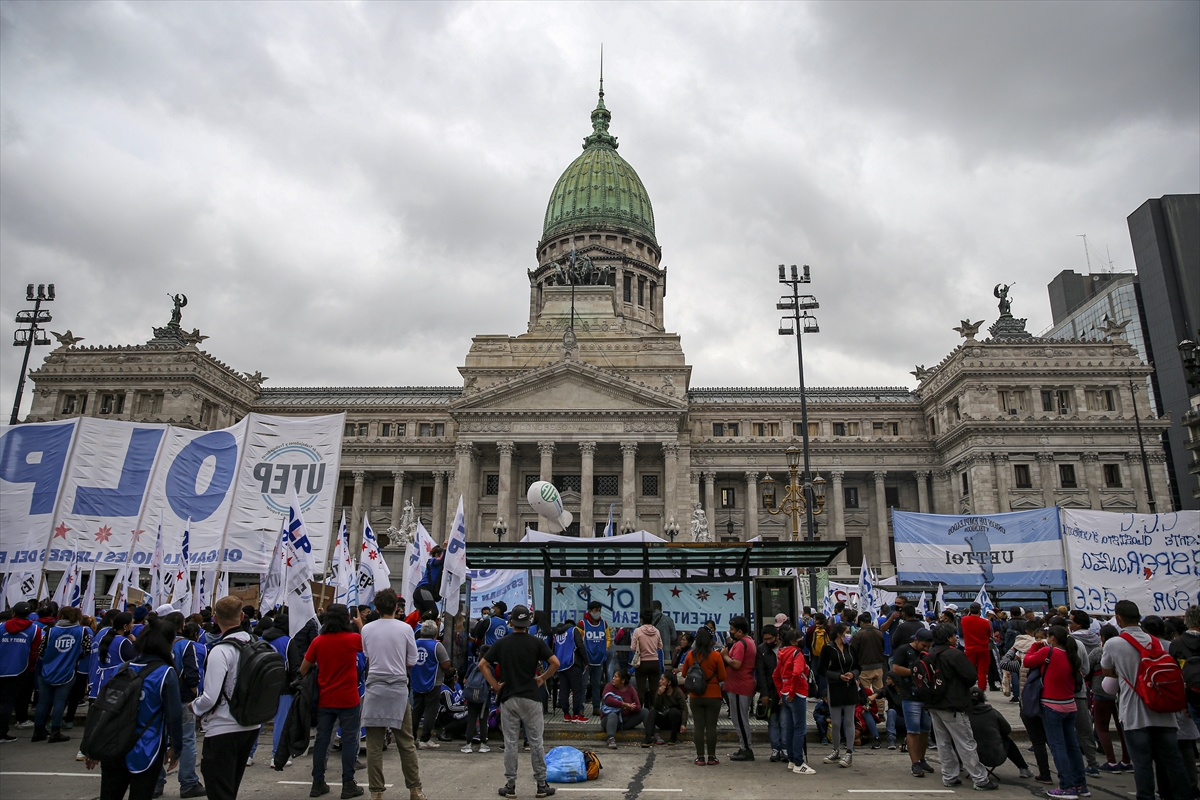 Arjantin’de hükümetin IMF ile yaptığı borç ödeme anlaşması protesto edildi