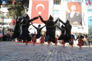 ARTVİN (AA) – Artvin'in düşman işgalinden kurtuluşunun 101. yıl dönümü